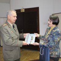 ПОЛКОВНИК ГЕОРГИ ПЕТКОВ НАГРАДИ ИЗЯВИЛИЯ СЕ УЧЕНИК ОТ СУ „ВАСИЛ ЛЕВСКИ“ РУМЕН ГАТЕВ