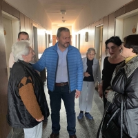 КМЕТЪТ Д-Р ИВАН ИВАНОВ И ЗАМ.-КМЕТЪТ КРАСИМИРА ЙОРДАНОВА ИНСПЕКТИРАХА РЕМОНТА В ДОМА ЗА СТАРИ ХОРА В СЕЛО ДОБРОМИРКА