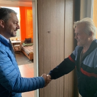 КМЕТЪТ Д-Р ИВАН ИВАНОВ И ЗАМ.-КМЕТЪТ КРАСИМИРА ЙОРДАНОВА ИНСПЕКТИРАХА РЕМОНТА В ДОМА ЗА СТАРИ ХОРА В СЕЛО ДОБРОМИРКА