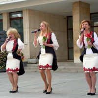 Kръшно хоро се изви на площада в Севлиево на Цветница