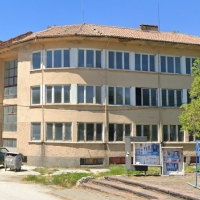 Застроен урегулиран поземлен имот IV, кв. 7 с площ 3 500 кв. м с построена в него масивна двуетажна сграда със застроена площ 450 кв. м и масивна триетажна сграда, цялата на маза със застроена площ 400 кв. м, по плана на с. Батошево, община Севлиево.